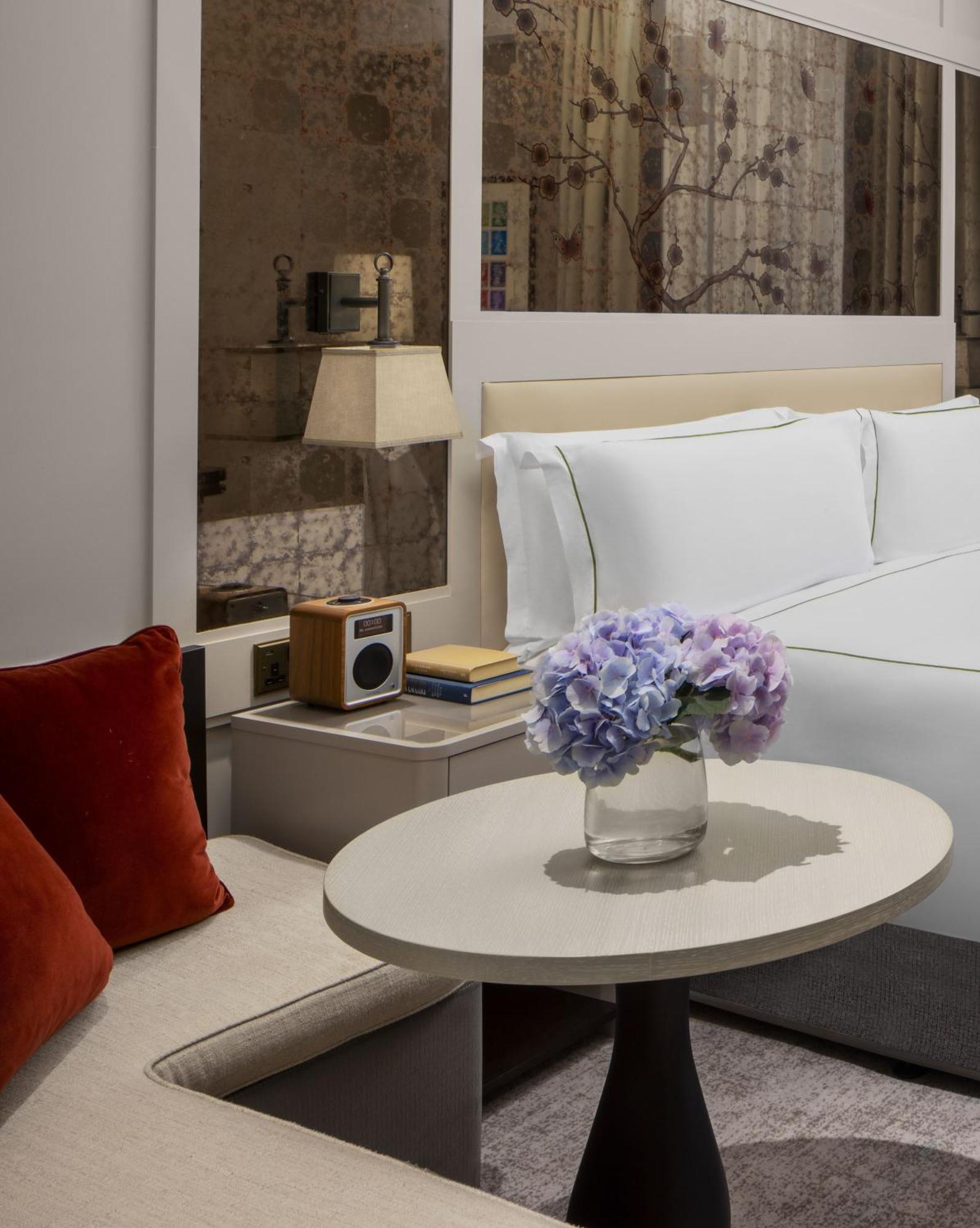 The Biltmore Mayfair London Eksteriør bilde A room at the hotel